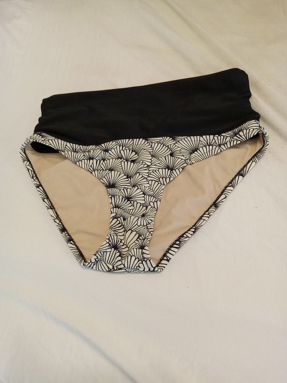 Sweaty Betty Women's Sz Med White Bikini Bottom Case Pattern Stretch Swimwear